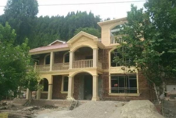 終于明白了為什么都回老家蓋房子,原來都在建輕鋼別墅(圖1) 鄉下輕鋼別墅