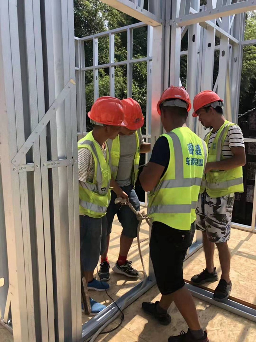 宿遷輕鋼別墅設(shè)計公司 30萬起建別墅【抗9級地震】(圖4) 宿遷輕鋼別墅設(shè)計公司 30萬起建別墅【抗9級地震】(圖4)