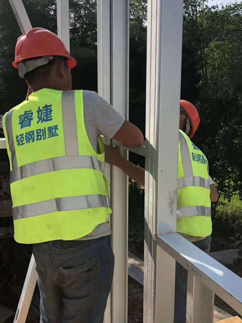 超低造價的輕鋼別墅是怎么建出來的?品質又高 價格又低!(圖5) 輕鋼別墅施工