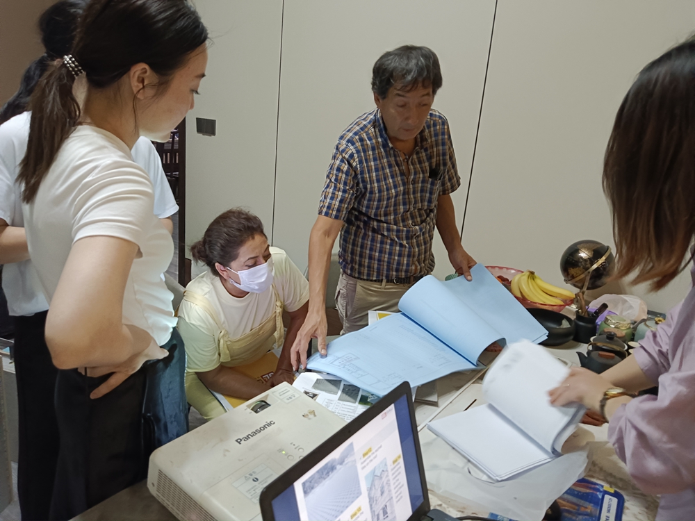 厄瓜多爾建筑商考察睿婕工廠:輕鋼別墅出口南美,合作前景廣闊!(圖2) 厄瓜多爾建筑商考察睿婕工廠:輕鋼別墅出口南美,合作前景廣闊!(圖2)