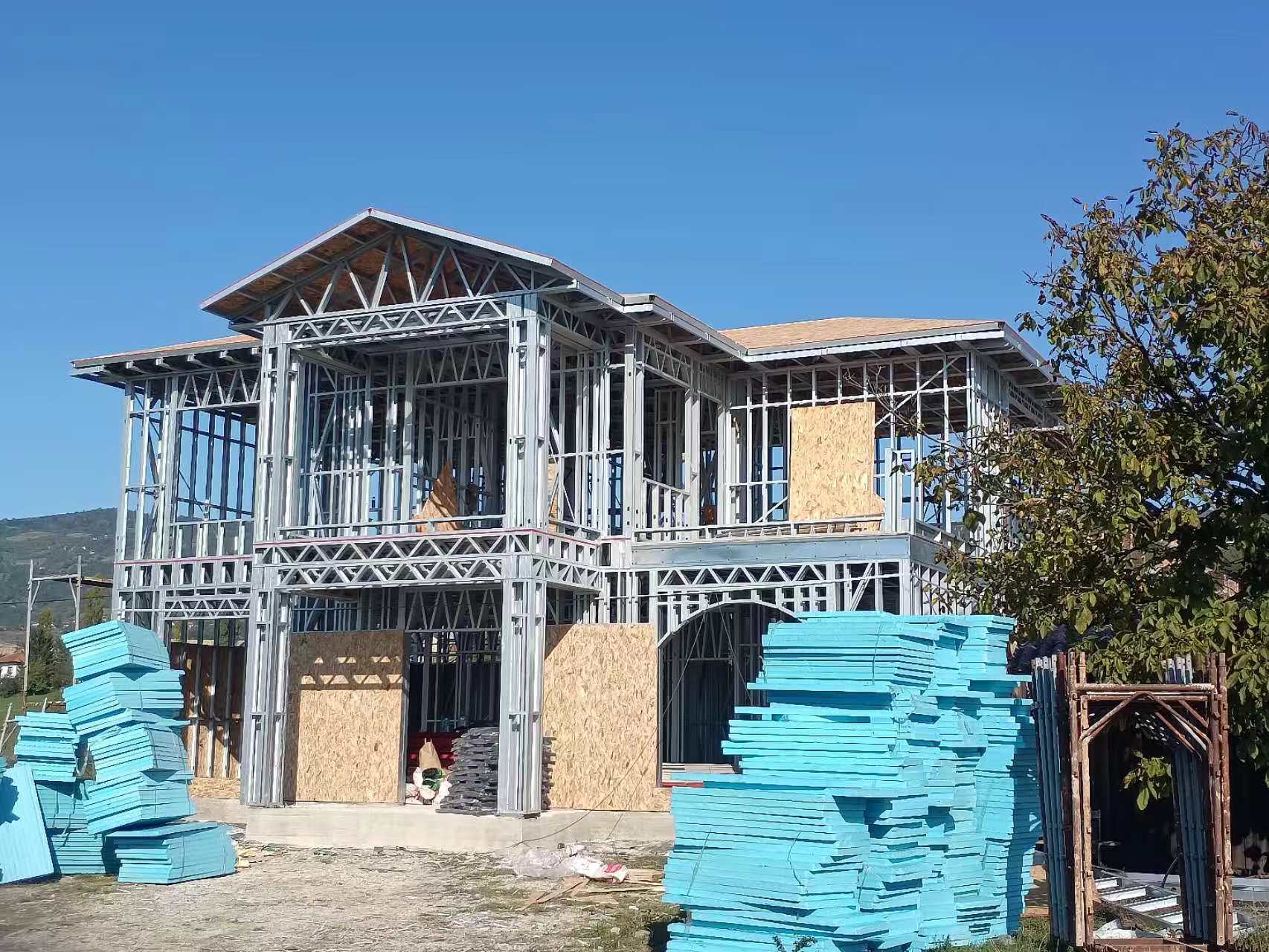 正在使用輕鋼龍骨搭建的輕鋼別墅 正在使用輕鋼龍骨搭建的輕鋼別墅